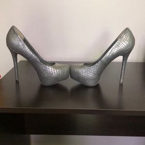 Steve Madden grey high heels